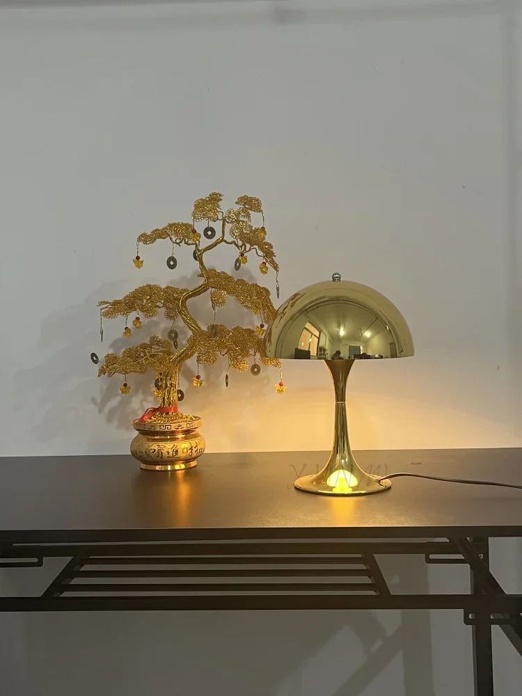 Italienische Kunst, schlichtes Design, Wohnzimmer, Arbeitszimmer, Schlafzimmer, Nachttischdekoration, hochwertige Pilz-Tischlampe, stimmungsvoller