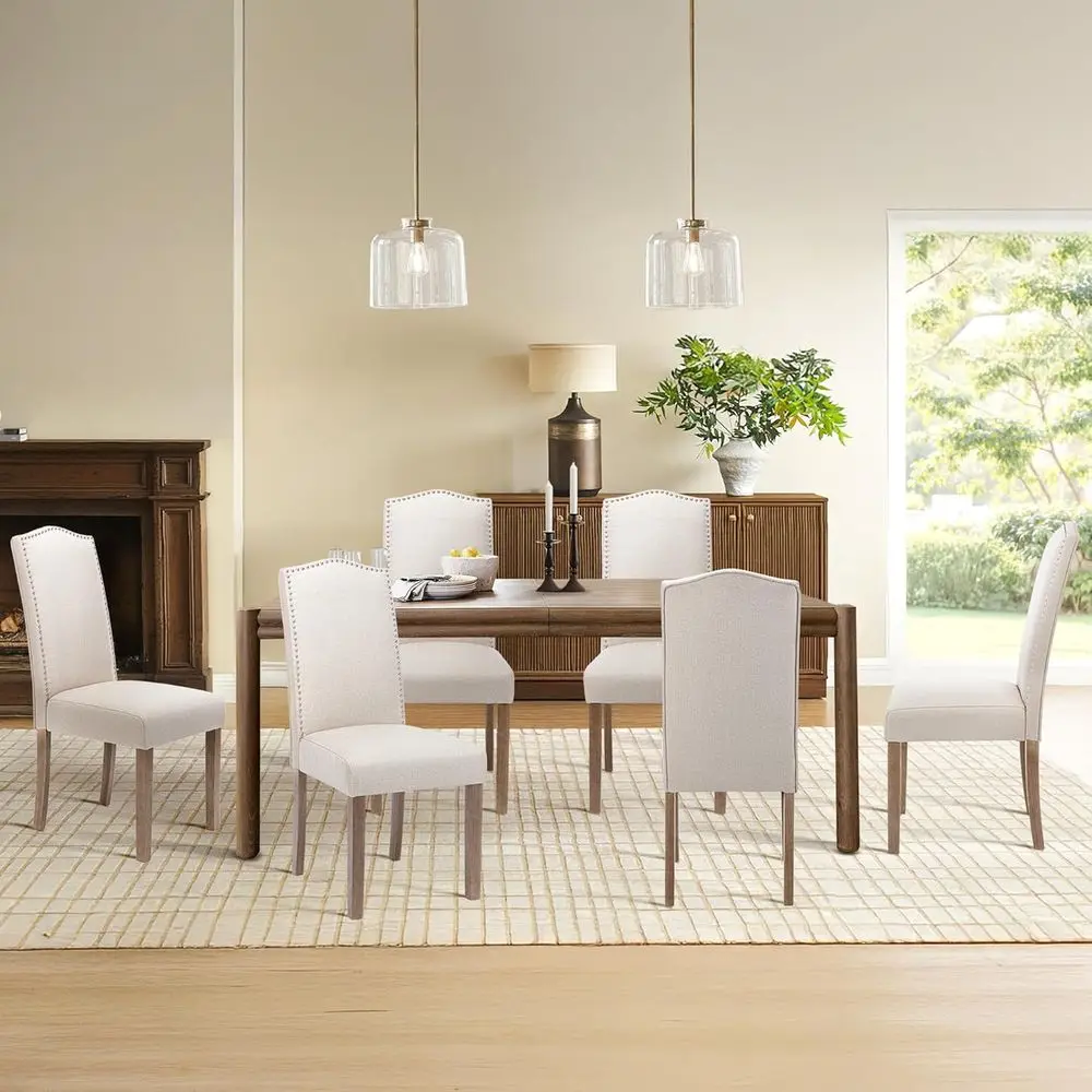Sedie da pranzo Parsons in tessuto beige con finiture in chiodo color argento e gambe in legno, set di 6