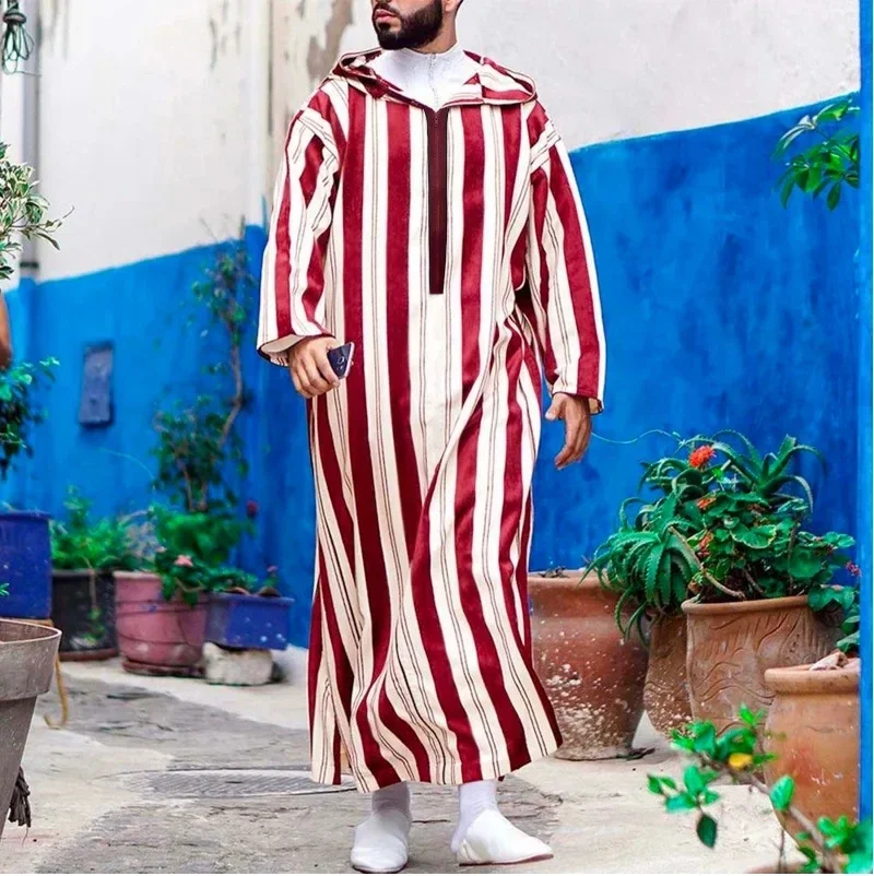 2023 Moslim Mannen Jubba Thobe Lange Mouw Gestreepte Capuchon Ademende Gewaden Mannen Thobe Gewaad Losse Dubai Saudi Arabische Kaftan Mannen kleding