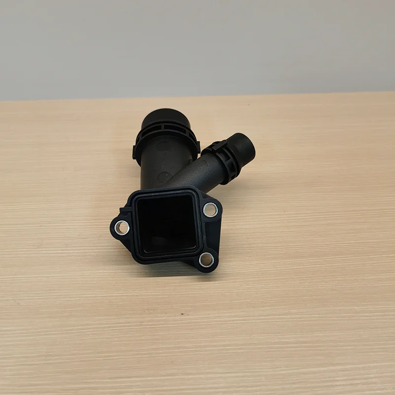 11122247744 11127806196 Motorkühlungs-Schlauchverbinder Flanschrohr Geeignet für BMW E46 E60 E38 E39 E61 E81 E83 X3 E84 E85 E87 X5 – Detail 11