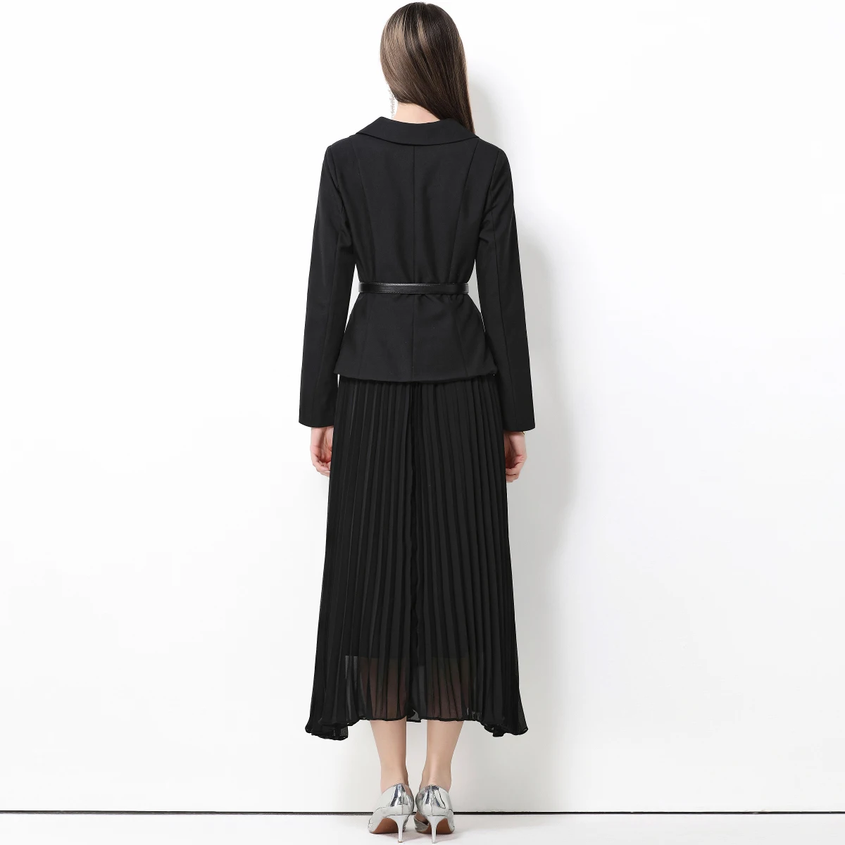 Czarna sukienka dwurzędowa z ozdobnymi klapami, damska plisowana spódnica, efekt dwuczęściowej sukienki, podkreślająca talię, elegancka sukienka z paskiem.