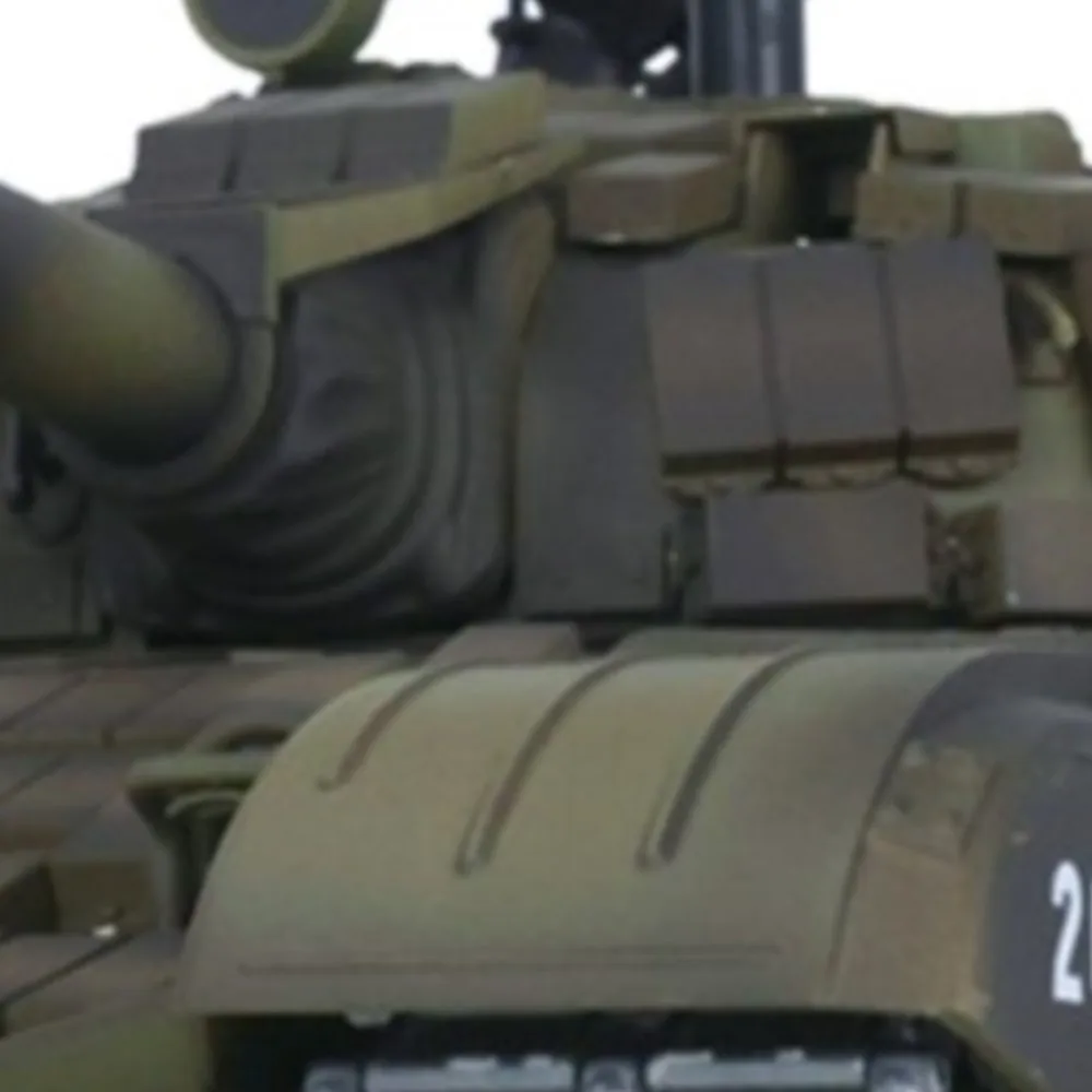 

Henglong Soviet T72 RC Tank 1:167.0 3939 360° Turret Red Eyes Armor Remote Controled Vehicles TH20572