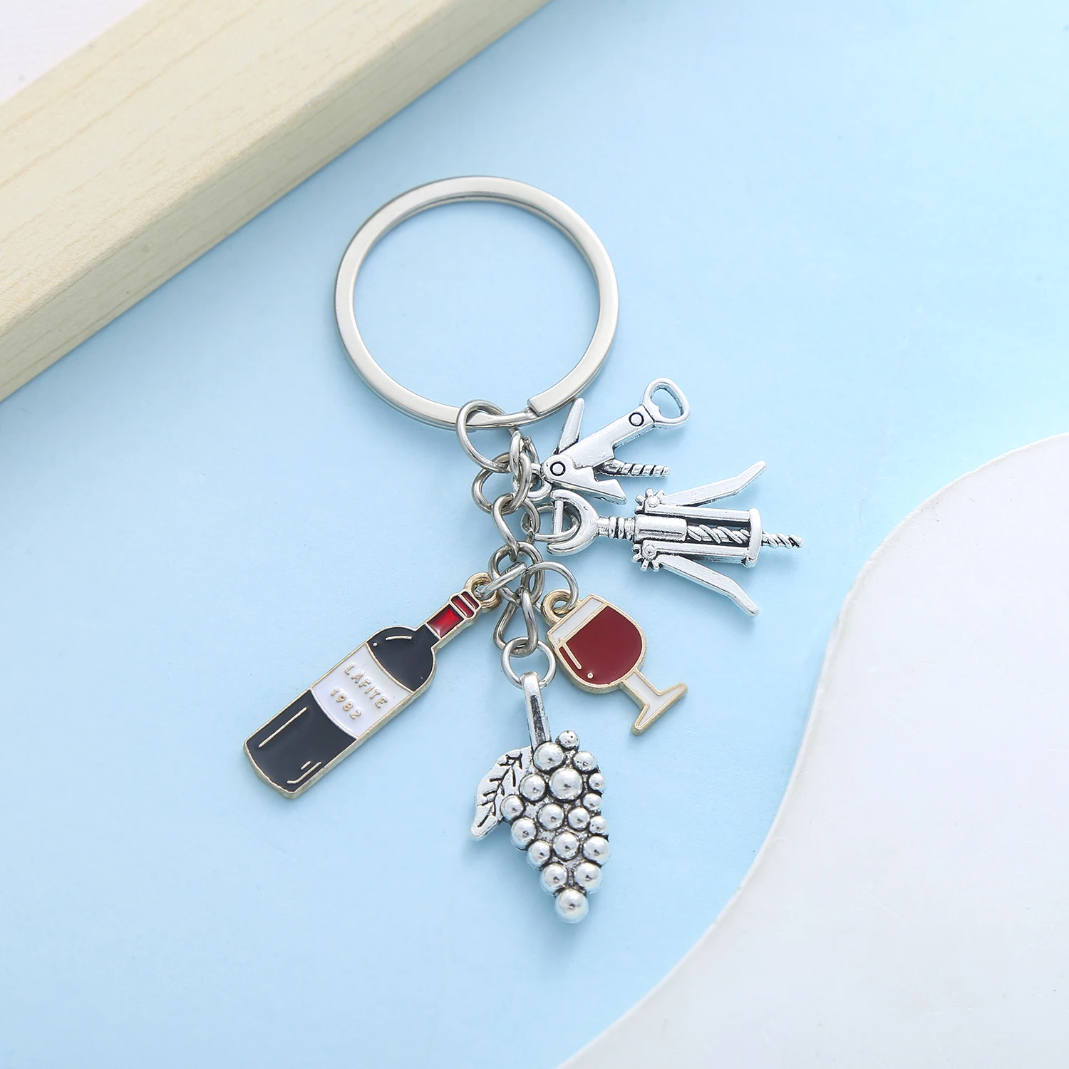 سلسلة مفاتيح سلسلة كؤوس النبيذ الأحمر للرجال والنساء ، سحر عصري ، إكسسوار فريد ، حقيبة محفظة ، حقيبة ظهر ، سيارة ، هدية ، 1 * *