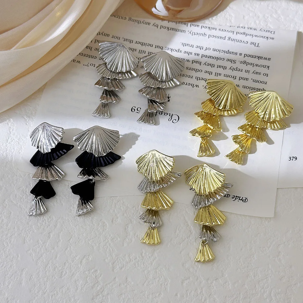 

Silver Needle Multi-layer Fan-shaped Fringed Earrings for Women's Simplicity, Personality, Advanced Sense, Stud Earrings