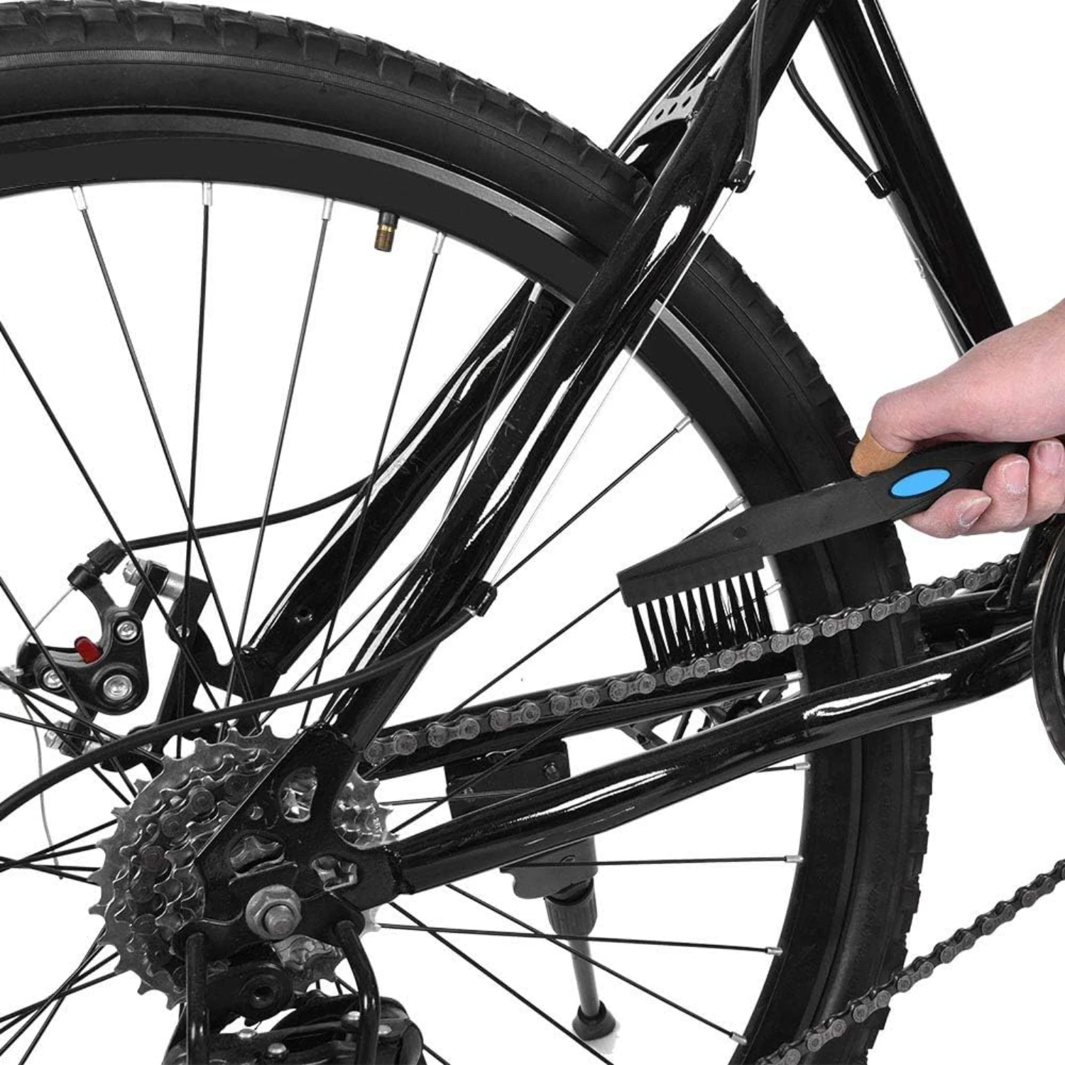 top condition for longer rides. Achieve superior cleanliness and durability with this advanced chain cleaning kit, perfect for a