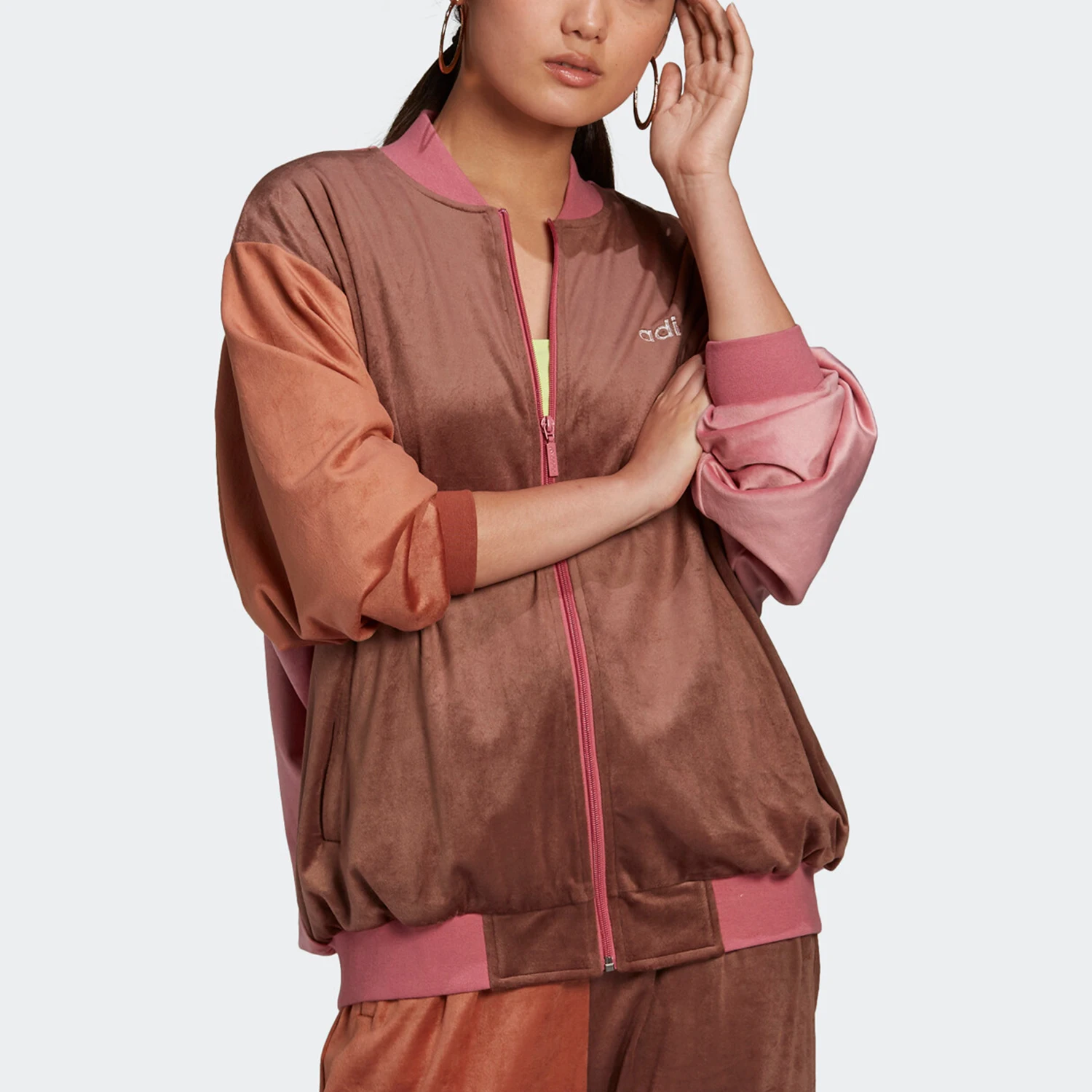 

Официальная женская куртка Adidas Genuine Originals в стиле ретро в стиле пэчворк с воротником-стойкой H33336