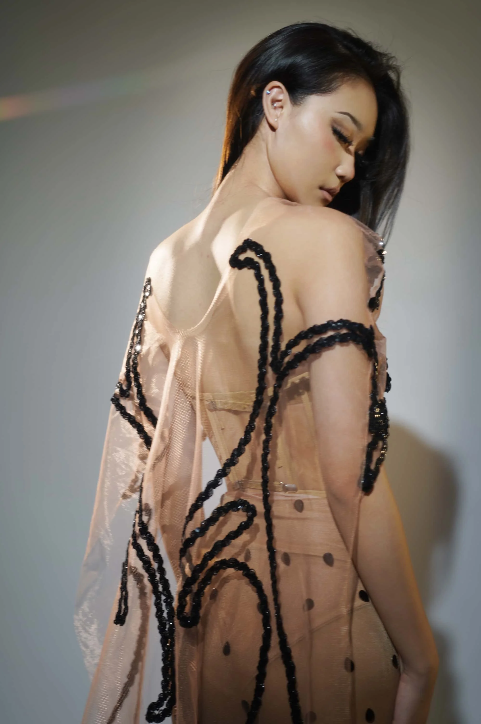 Nouveau femmes maille transparente paillettes robe de soirée fête d'anniversaire reine photographie porter discothèque Sexy brillant cape longue robe Chanrao