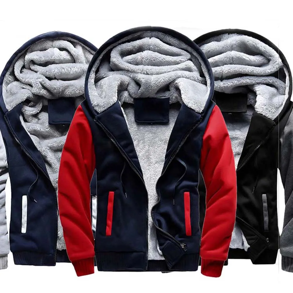 Sweat à capuche d’anime Attack on Titan en polaire pour homme, avec une capuche doublée de polaire pour plus de confort, et un design bicolore bleu marine et rouge à blocs.