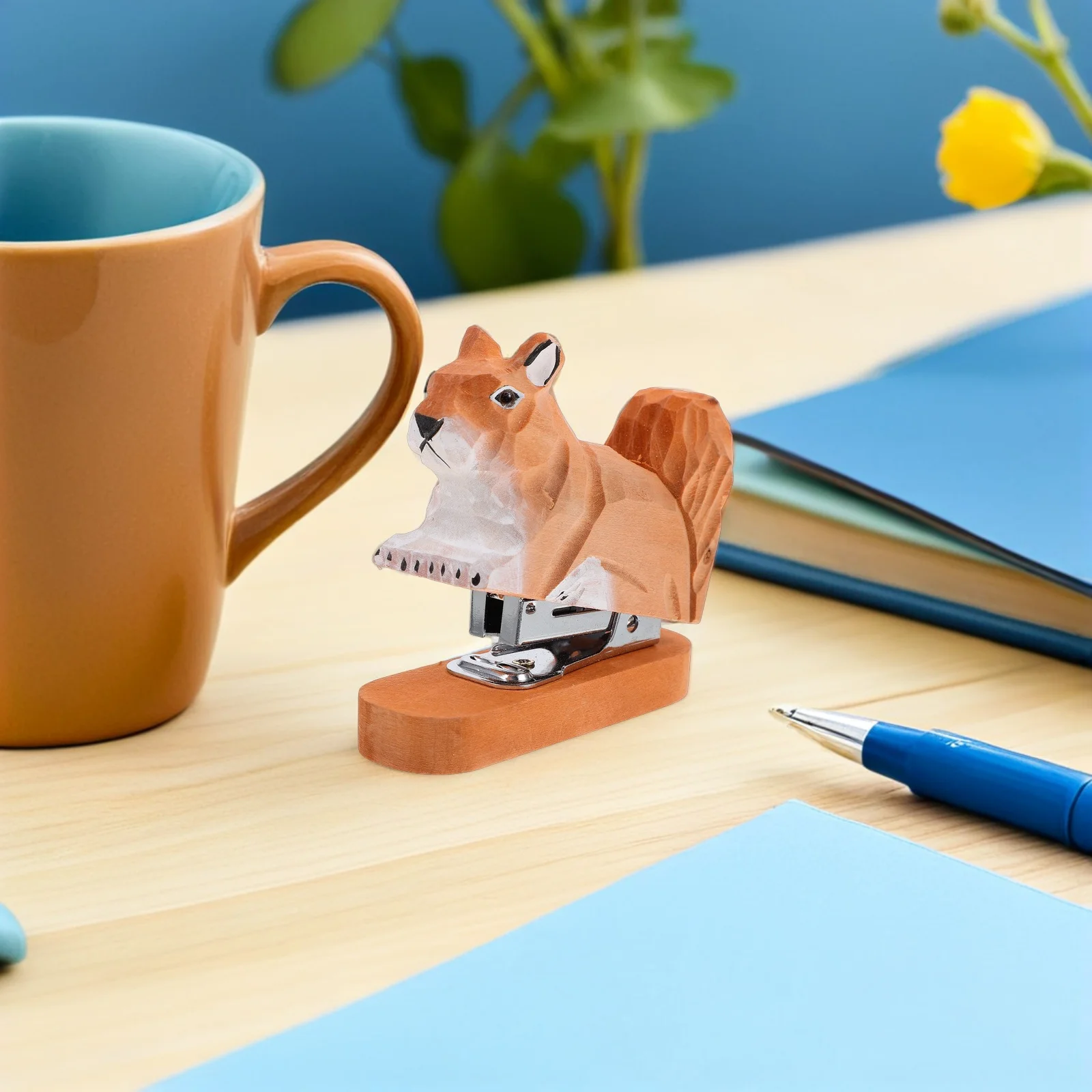 2Pcs Wooden Squirrel Shaped Mini Stapler Cute Office Desk Accessory Compact Portable Hand Held Stationery Tool for Craft
