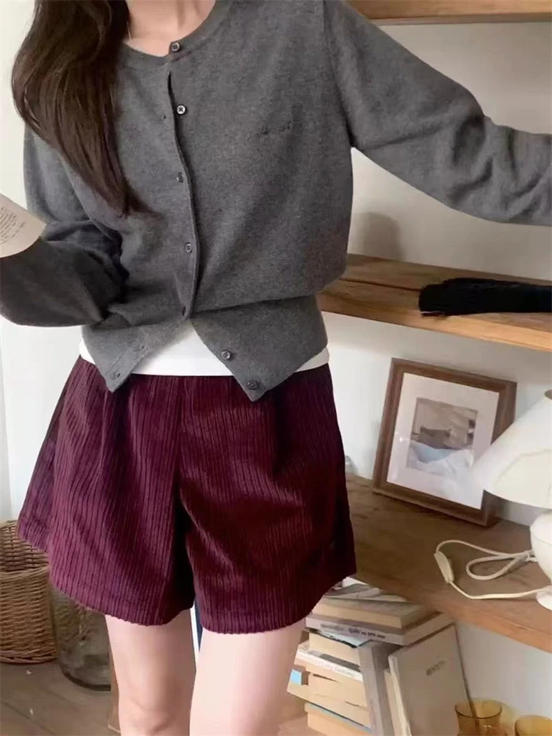 

Вязаный кардиган в корейском стиле с вышитыми буквами. Каждый цвет красивый. Доступно 8 цветов. Нежный и элегантный.