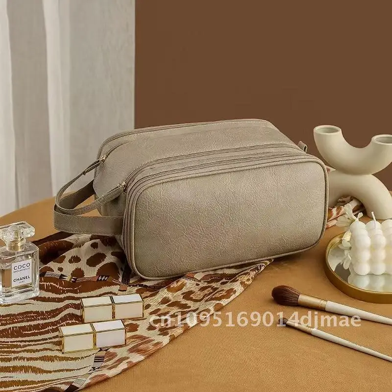 

Women's Large Capacity Portable Travel Storage Bag