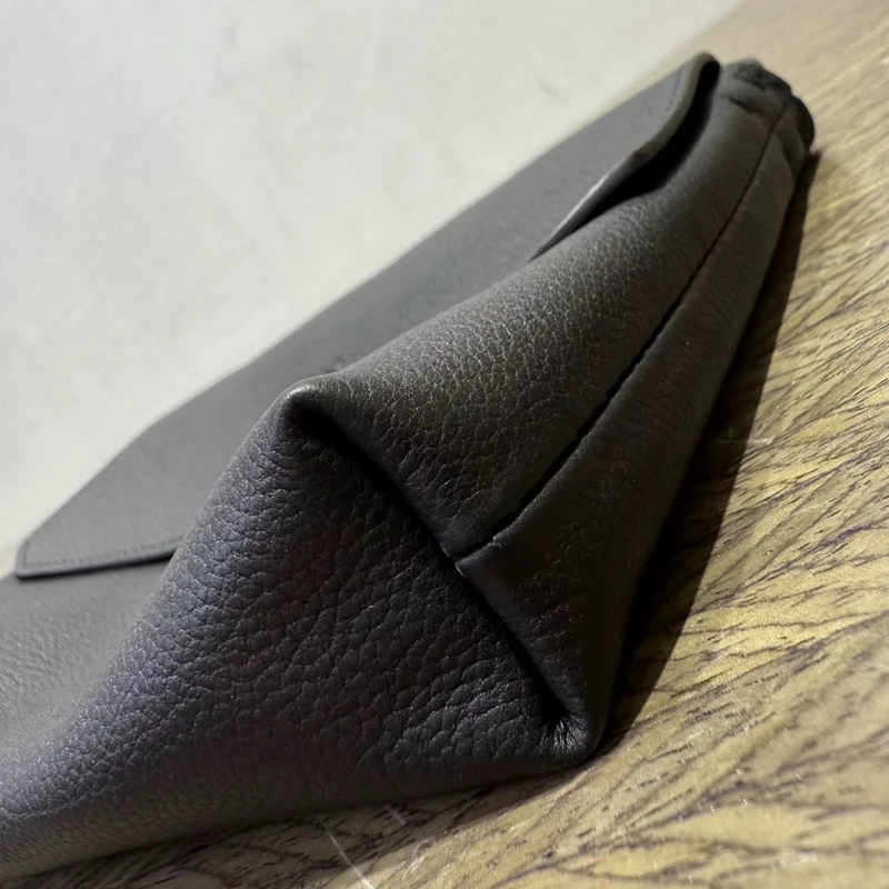 حقائب صغيرة من الجلد الطبيعي بأحرف أولية مخصصة للنساء، حقائب يد ومحافظ فاخرة من تصميم مصممين 2026، جديدة في حقيبة معصم مزخرفة بأزرار من جلد البقر الطبيعي جودة عالية ًالشحن مجانا وصول الشحن السريع #6