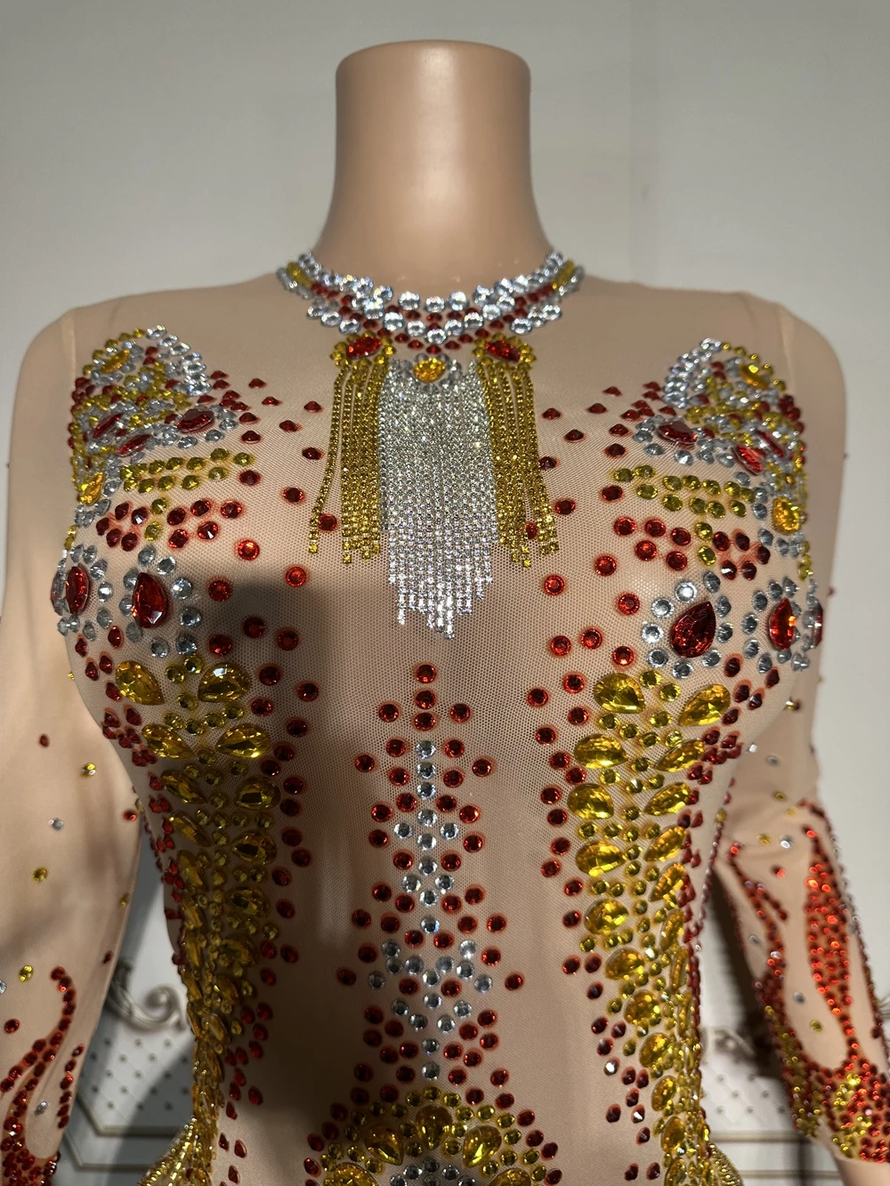 Vestido corto transparente de malla con flecos y diamantes de imitación brillantes para mujer, traje de fiesta de graduación, ropa de escenario para espectáculo de cantante, celebración de cumpleaños