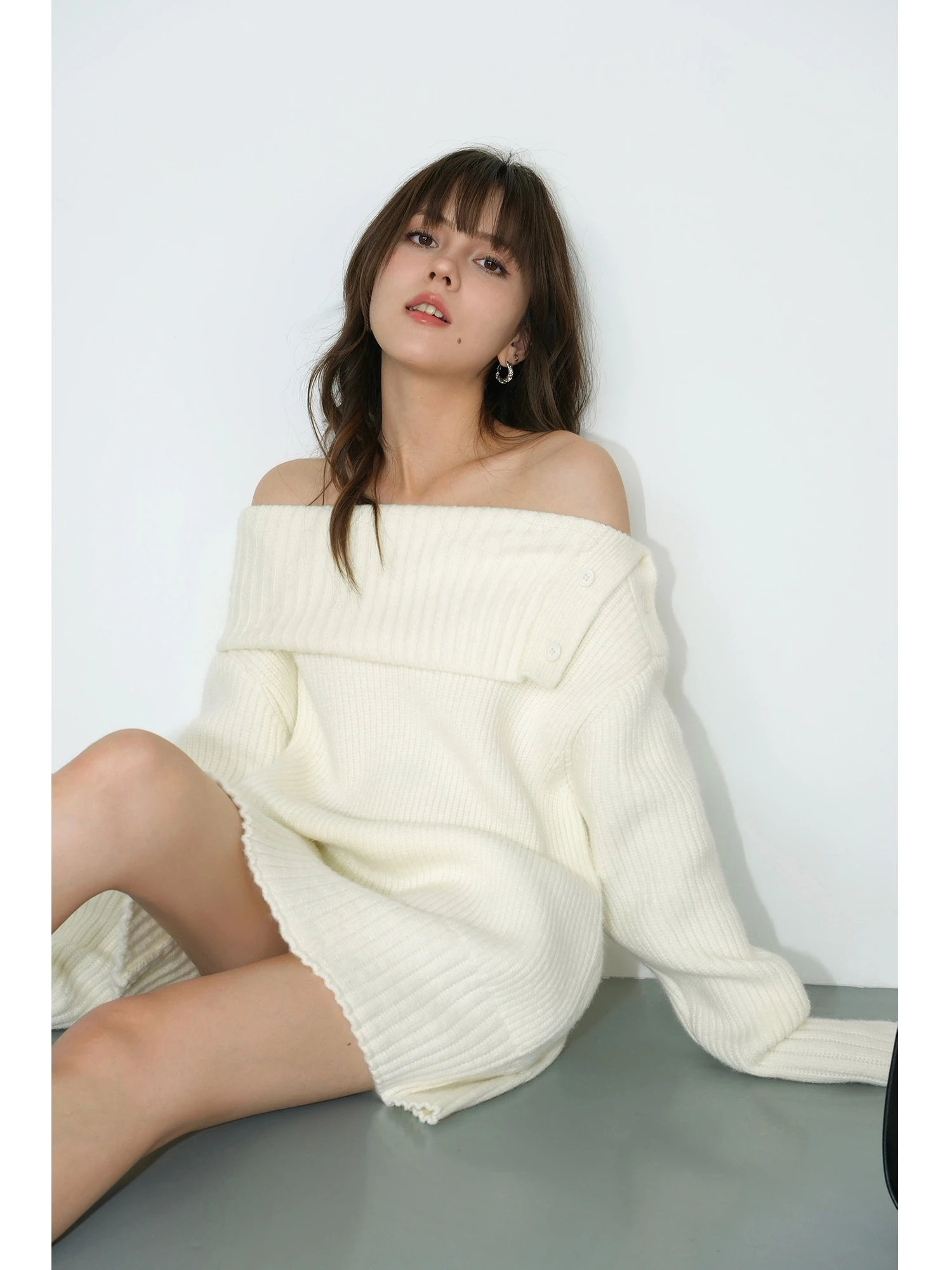 

White One-Shoulder Loose Knitted Sweater Women's Style NEVA HU Korean Retro Lazy Fashion Knitwear Casual Loose Fit Long Sleeve