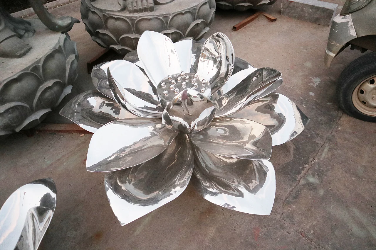 La migliore scultura di fiori in acciaio inossidabile argento metallo lucido di alta qualità