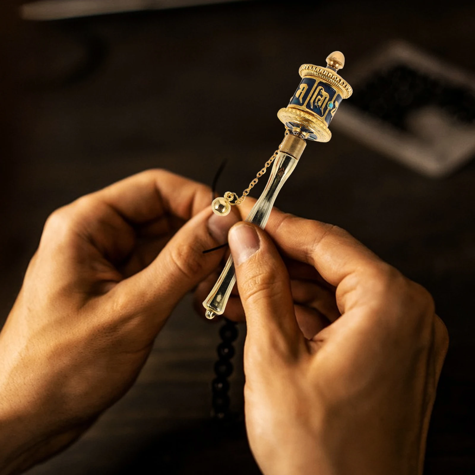 

Handheld Prayer Wheel Dual Bearing Painted Alloy Cylinder Tibetan Artifact Six Syllable Blessings Protection Peace