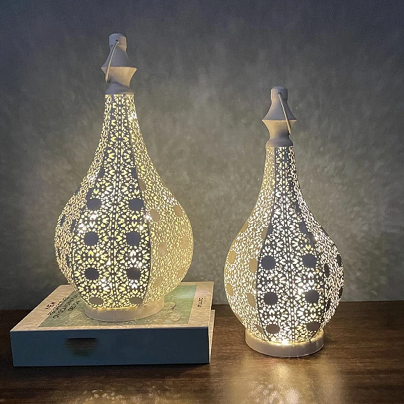 โคมไฟตั้งโต๊ะสไตล์โมร็อกโกโคมไฟตั้งโต๊ะโลหะแบตเตอรี่ขับเคลื่อนโคมไฟไร้สายพร้อมหลอดไฟนางฟ้าสําหรับห้องคริสต์มาส A