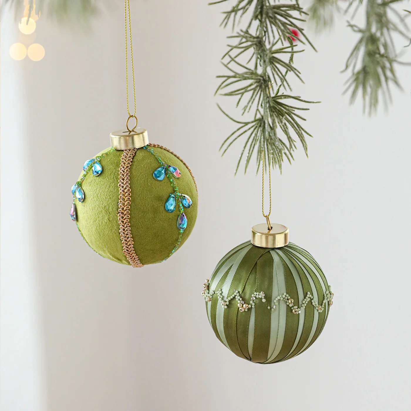 

New 1/4Pcs 8CM Christmas Ball Wrapping Cloth Sticky Pink Ball Mushroom foam Pendant Anisotropic Suspender Christmas Tree Decor