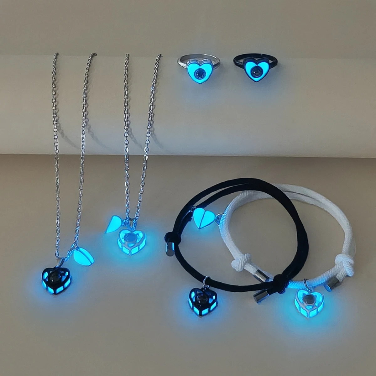 6PCS/Set Glow in the Dark Heart Shape Projection Glow Peach Love Bracelet Necklace Ring 100 Languages I Love You Gift Set for Wo