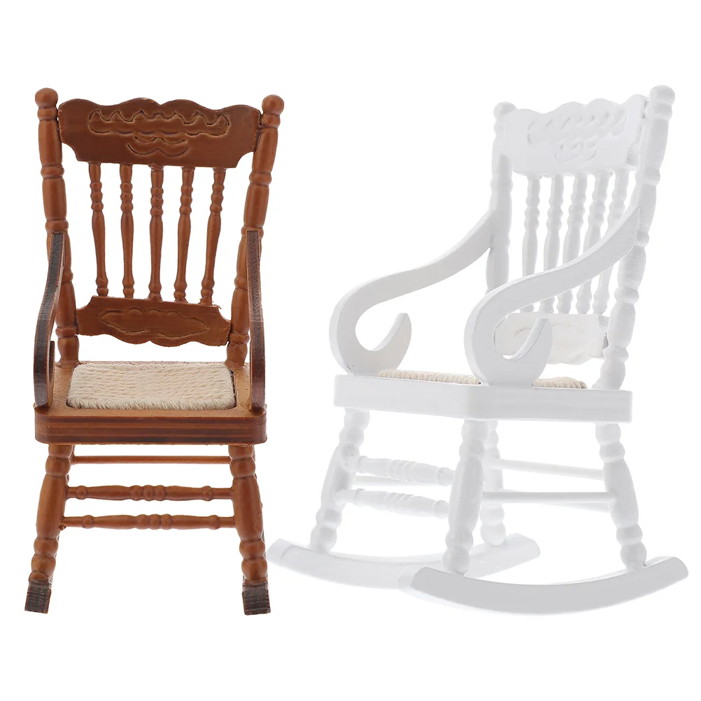 

2 шт. миниатюрное кресло-качалка в масштабе 1:12, натуральный деревянный материал, художественная отделка, улучшает крошечный дом, уютный дисплей для гостиной