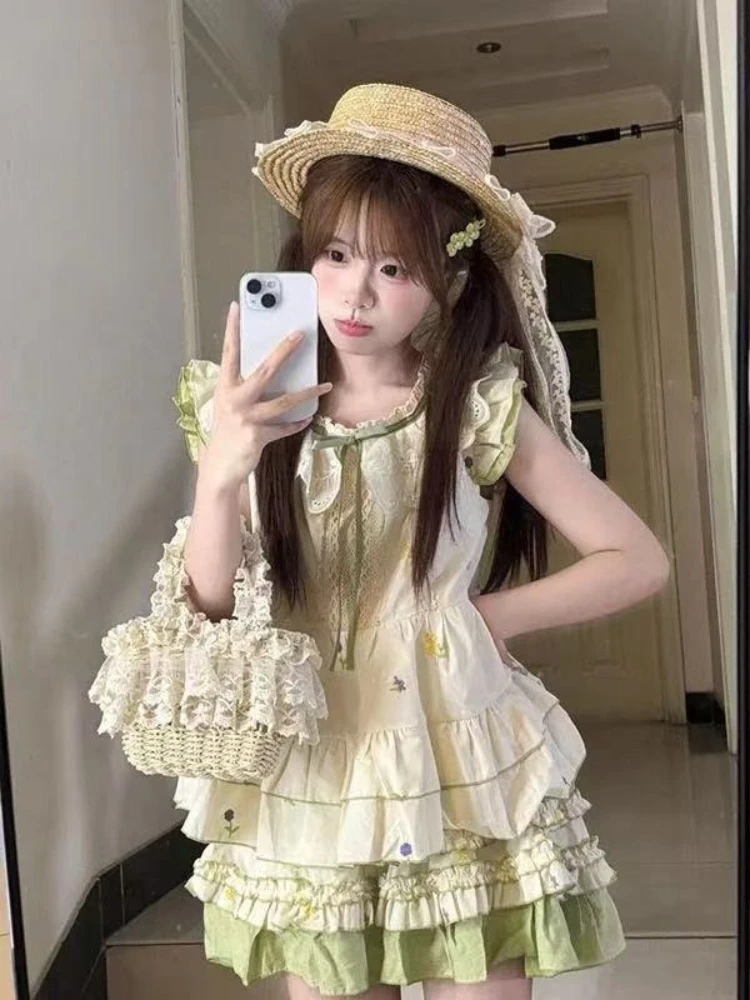 

Korean style fresh and super fairy flower printing contrasting color top+high waisted lace fluffy cake skirt two piece set