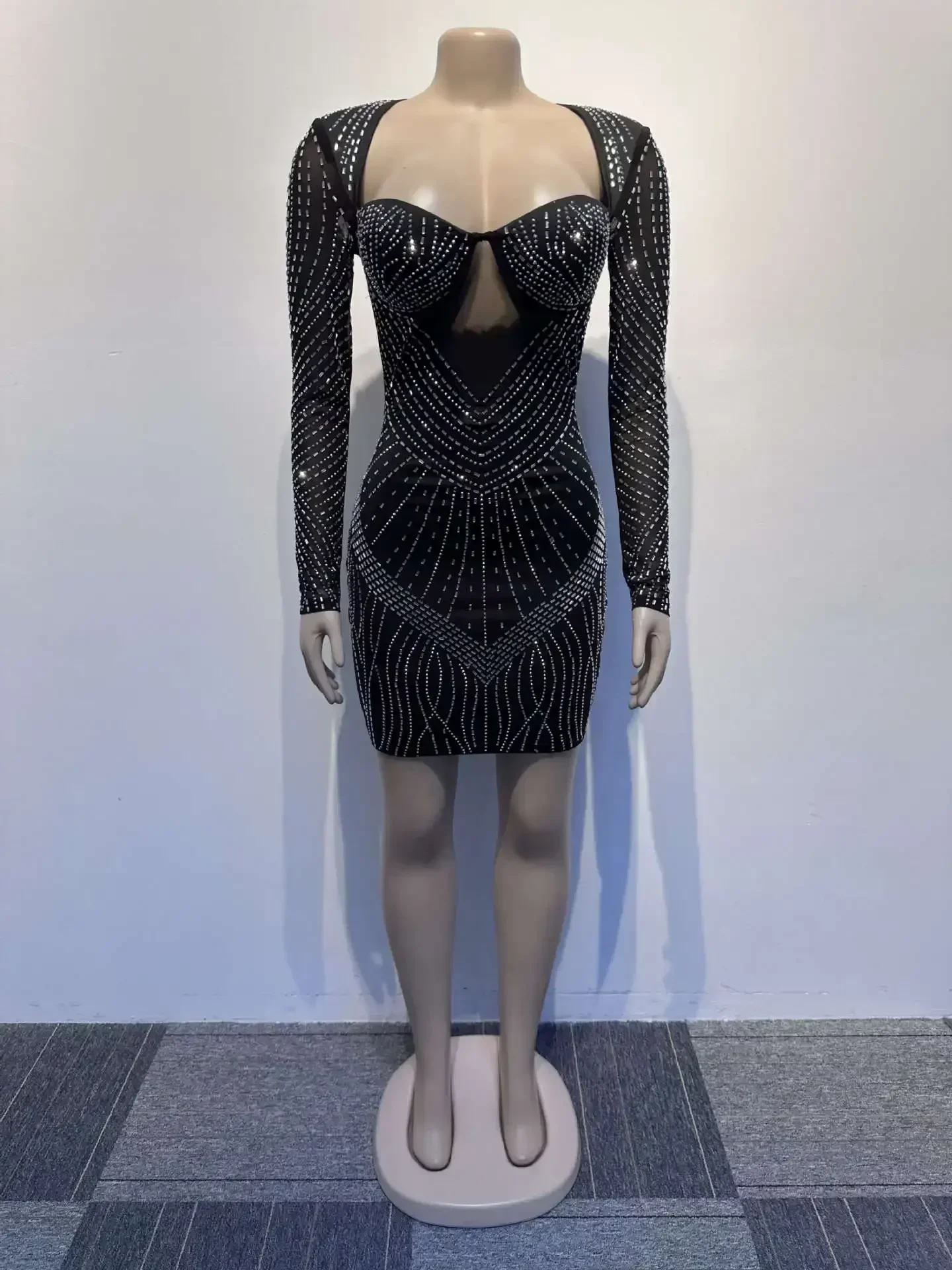 Sexy bodycon vestido feminino manga longa oco para fora vestido de cintura alta baixo corte mini tendência perfuração quente sem costas bainha mini vestido