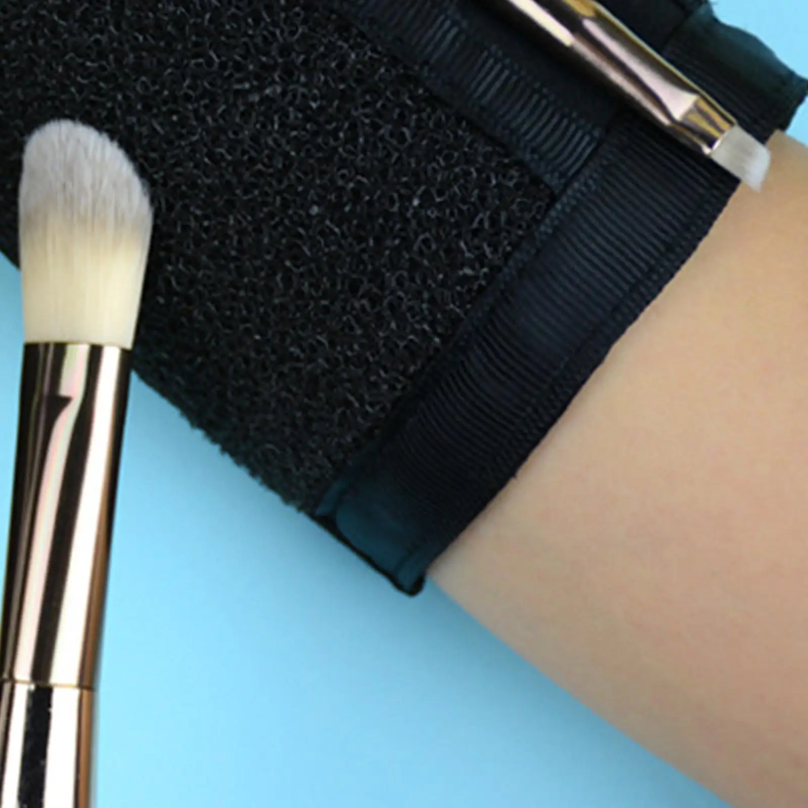 Изящный держатель для кистей для макияжа с ремешком на руку — аккуратное решение для хранения кистей