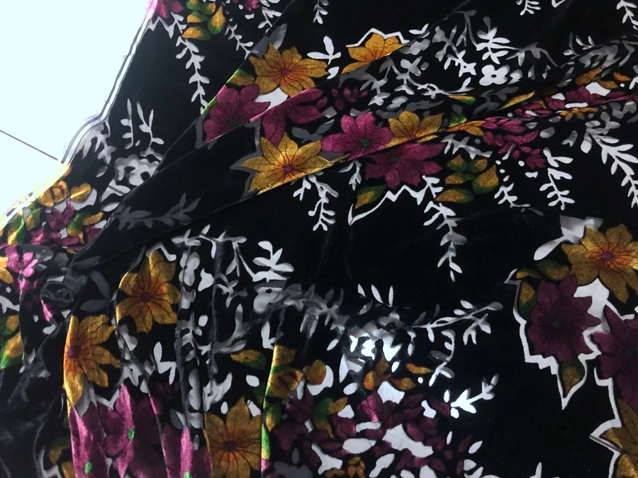 

Black Bottom Color Burnt out Cut Flower High Quality Real Silk Pleuche Cloth Velvet Hollow Clothing Fabric for Cheongsam Qipao