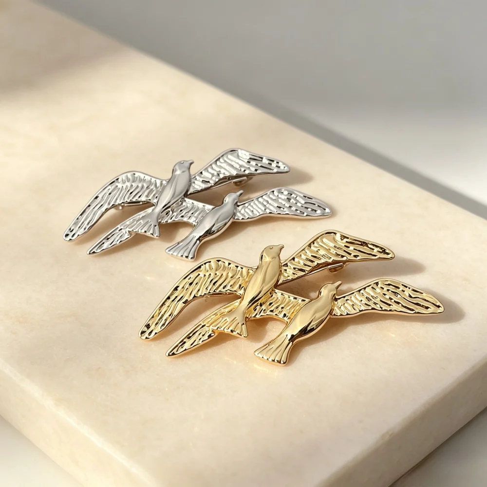 Vintage Flying Bird Brooch Pins for Women Elegant Metal Lapel Badge Jewelry Gold Silver Color Suit Coat Dress Scarf Accessories