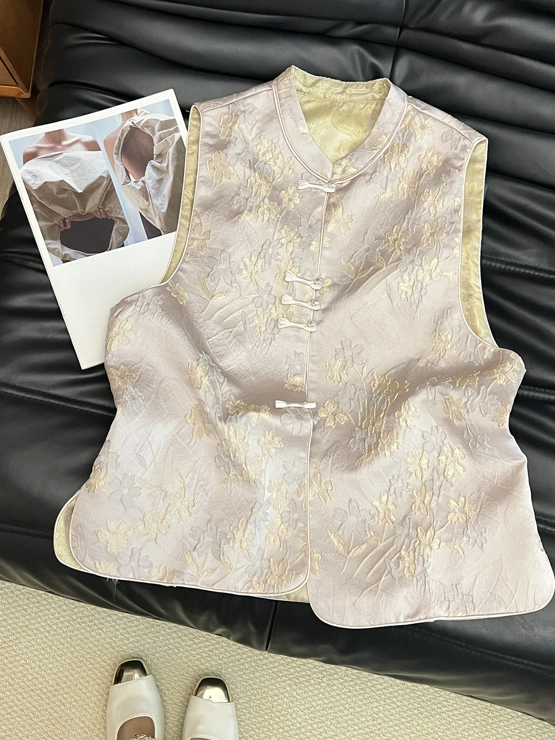 

Новая китайская ретро-блузка в стиле тан с вышивкой, универсальная, с воротником-стойкой, на пуговицах, с разрезом, улучшенная модель, в национальном стиле, с наплечниками