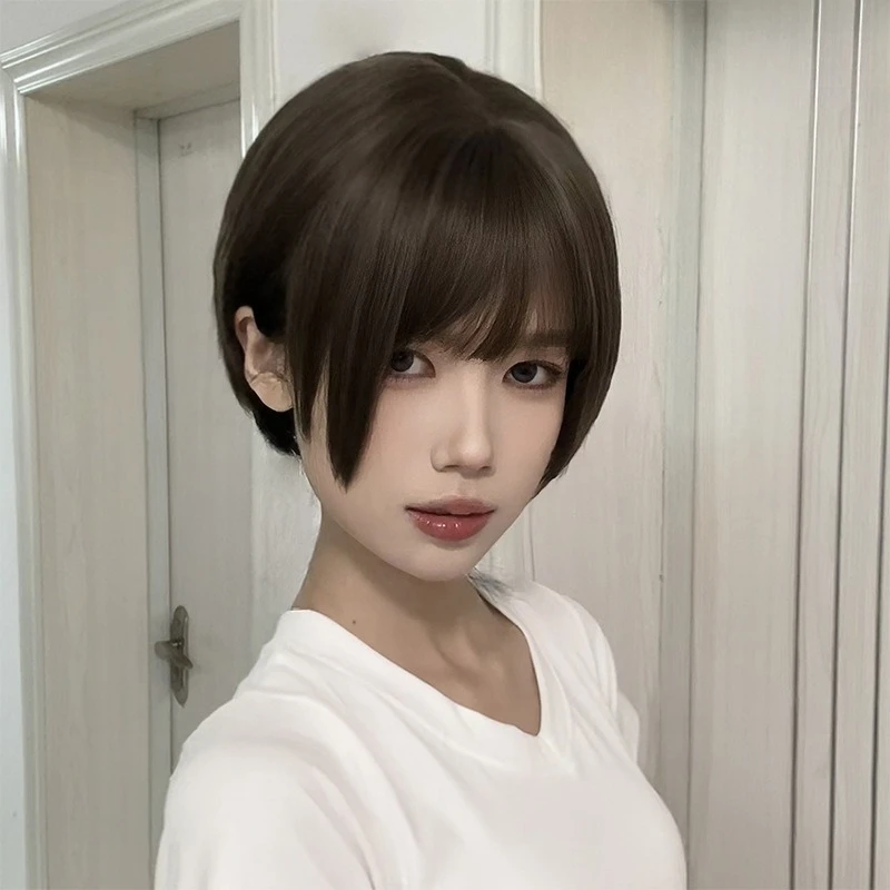 

Fashionable Women Short Synthetic Wig Bob Female Short Hair High Temperature Silk Natural Wig with Bangs for Holiday Party Daily