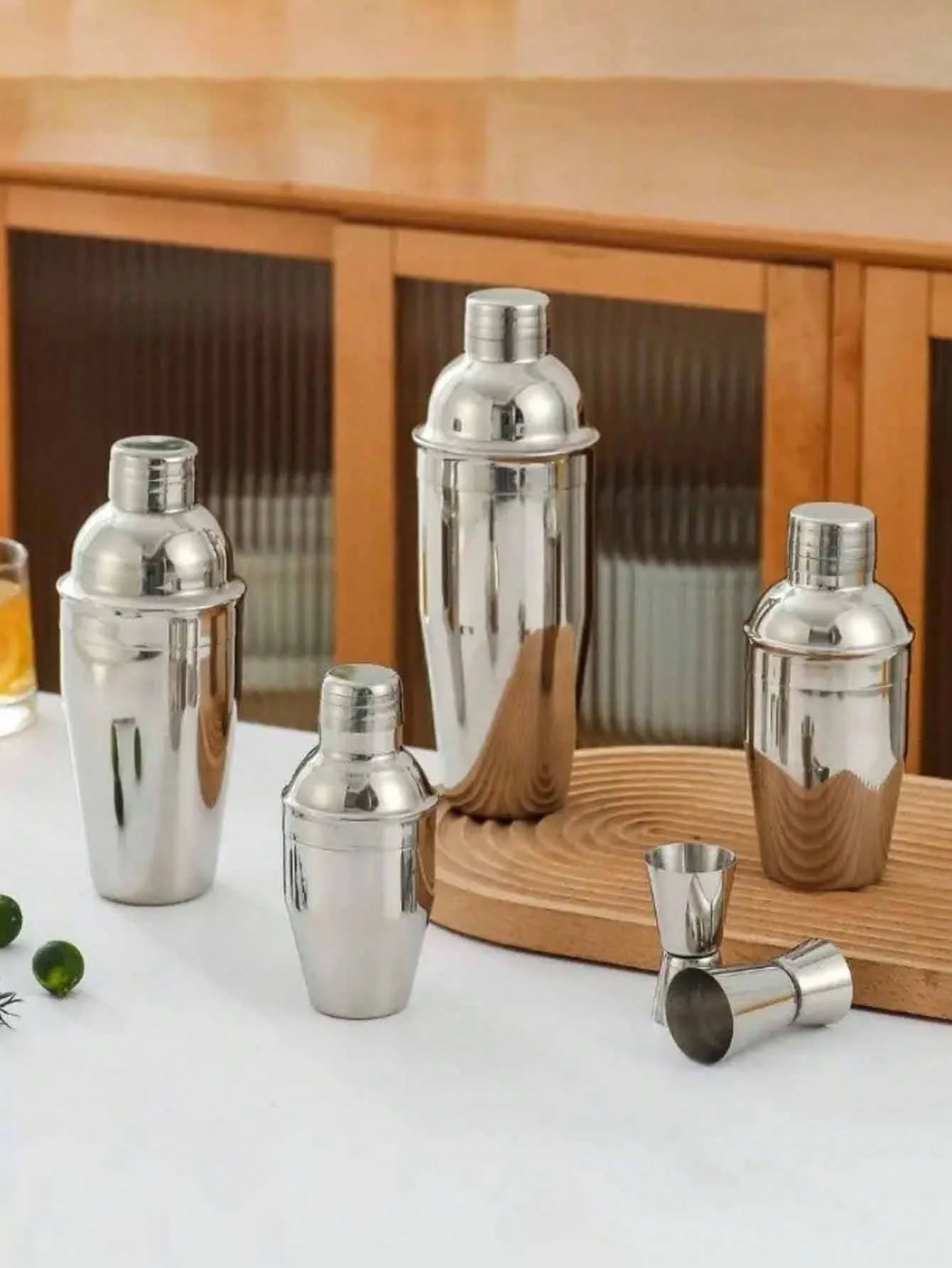 304 stainless steel cocktail shaker, beverage shaker with built-in filter