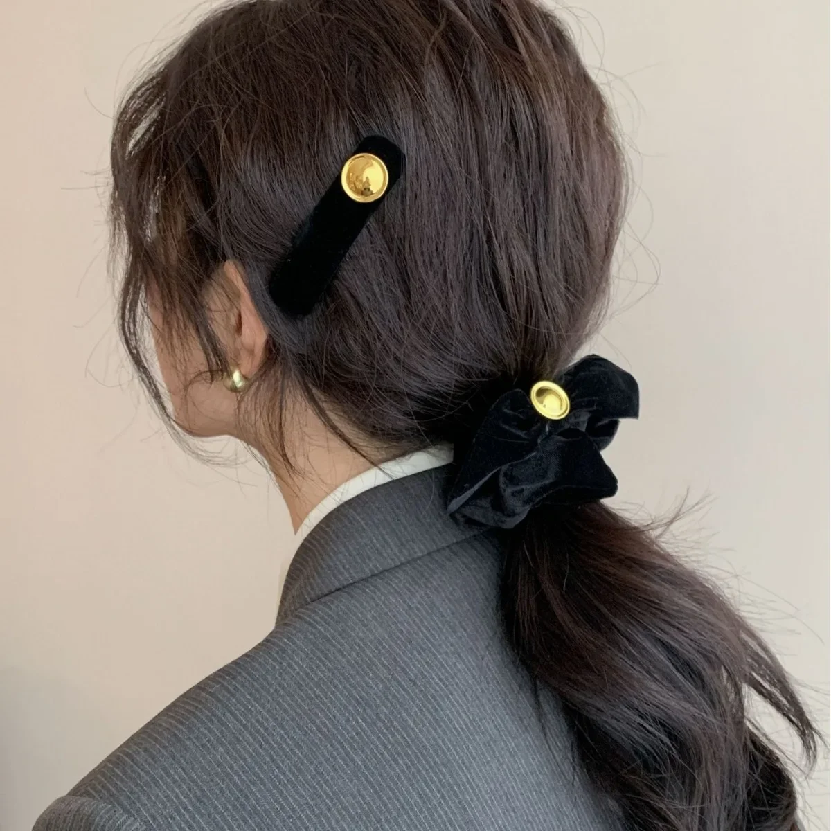 

Velvet Bow Scrunchie High Quality Fall Winter Ponytail Bun Hair Rope for Women Cozy Daily Elastic Holder Burgundy