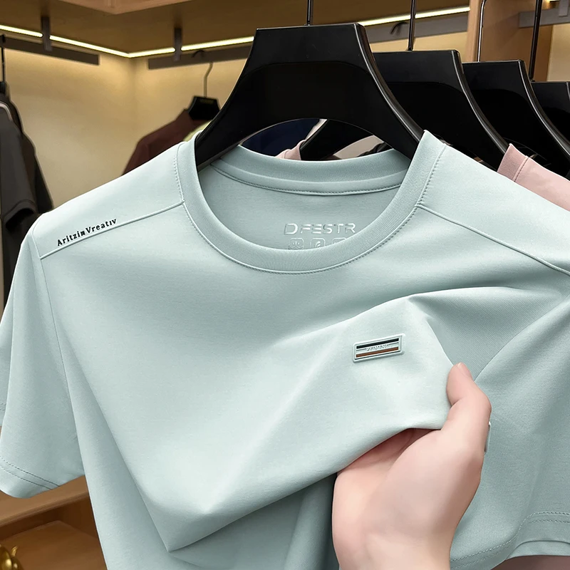 Neues Herren-T-Shirt mit kurzen Ärmeln aus Seide und Rundhalsausschnitt, Sommer, einfarbig, exquisiter Aufdruck, coole, bequeme, atmungsaktive Herrenbekleidung