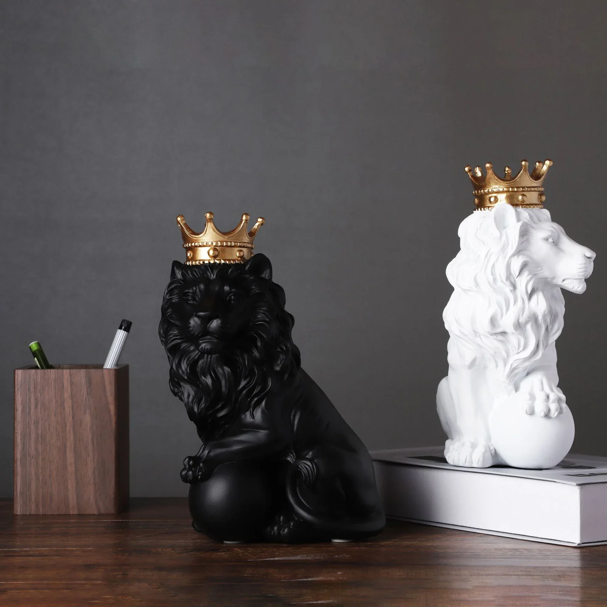 

King Lion Figurines Queen Lioness Ornaments Wild Animal Statues White Black Decorative Articles Modern Home Decoration