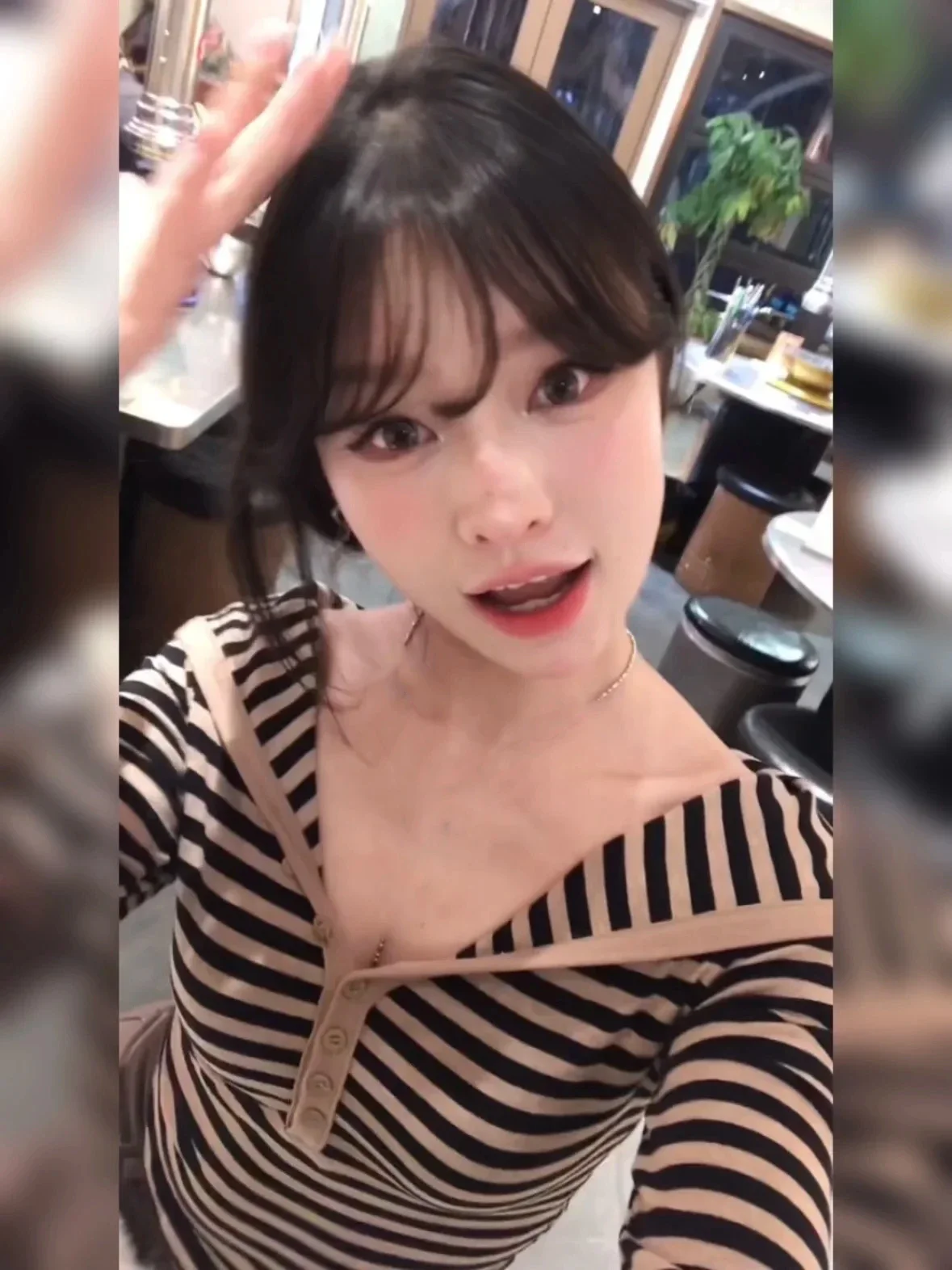 تي شيرت نسائي مخطط بألوان متباينة بأكمام طويلة وياقة نصف مفتوحة تي شيرت 2025 Ropa Mujer موضة غير رسمية بأزرار كل مباراة تي شيرت