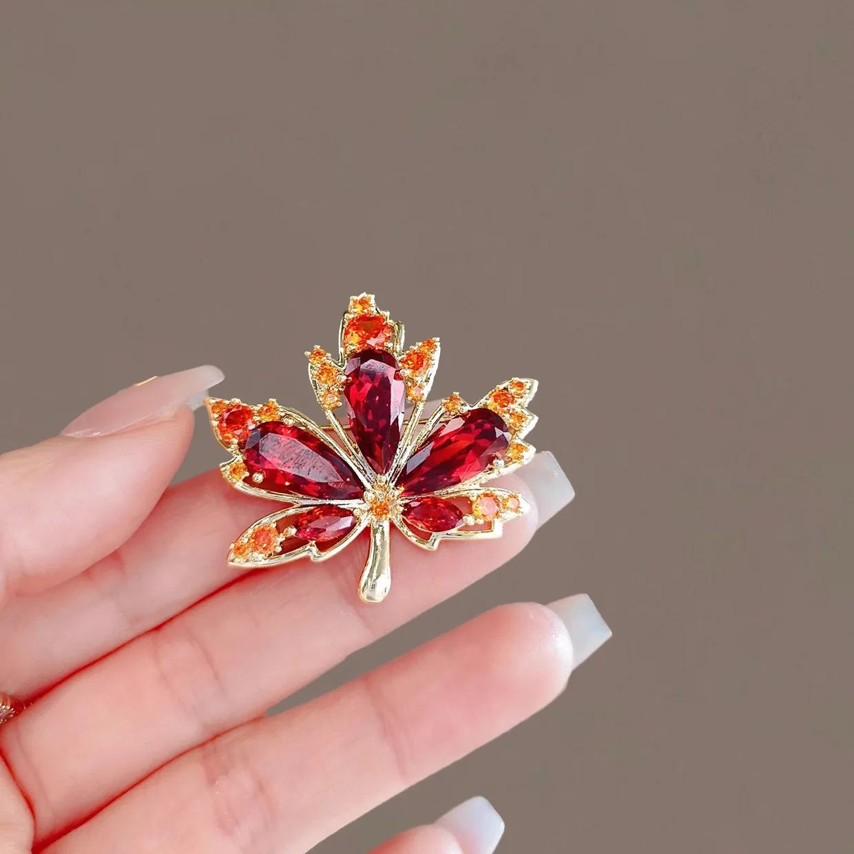 Trendy Red Crystal Maple Leaf Brooch For Women Luxury Rhinestone Blue Whale Cherry Pearl Flower Pins Banquet Wedding Jewelry