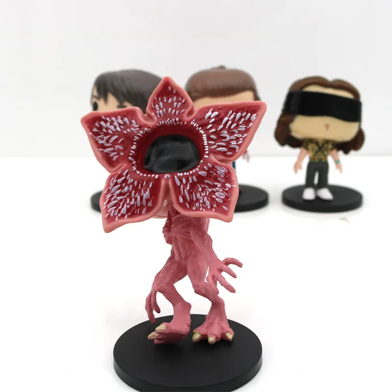 Paquete de 8 figuras de mano de Stranger Things Steve Monster de 4 pulgadas con soporte (bolsa)