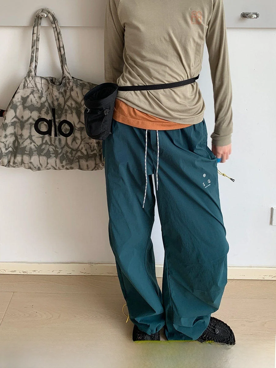 

Outdoor Utility Loose Fit Waterproof Nylon Cargo Pants for Women Quick Dry Casual Trousers Foldable Airborne Soldier Workwear
