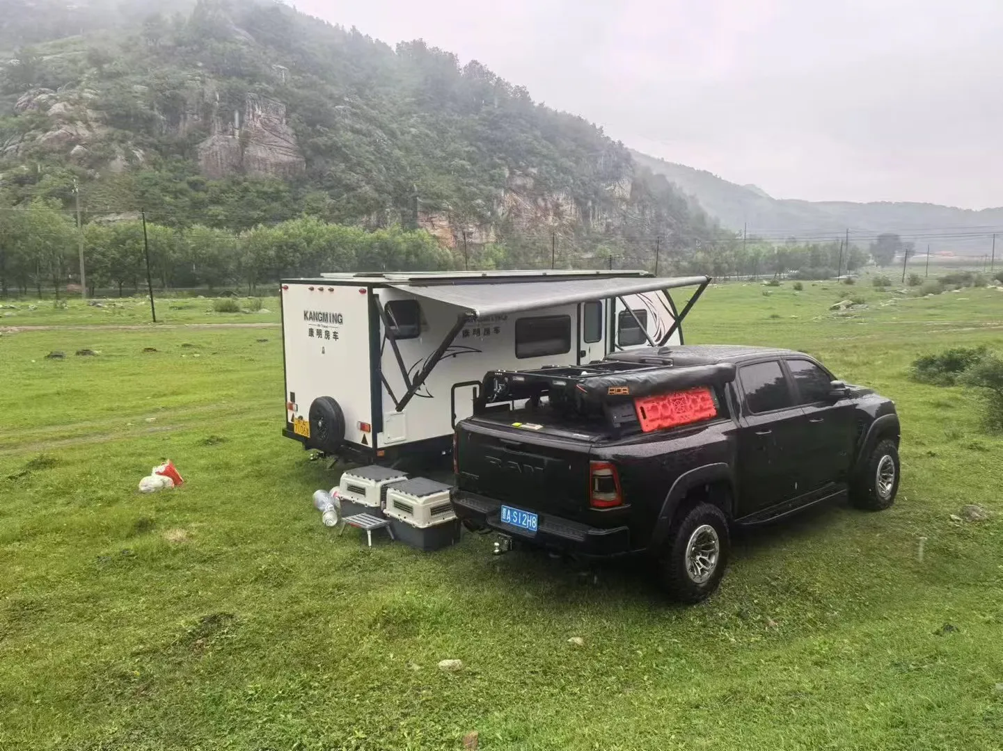 Tenda da campeggio motorizzata per camper da esterno, tenda da sole per camper montata lateralmente con luci a LED