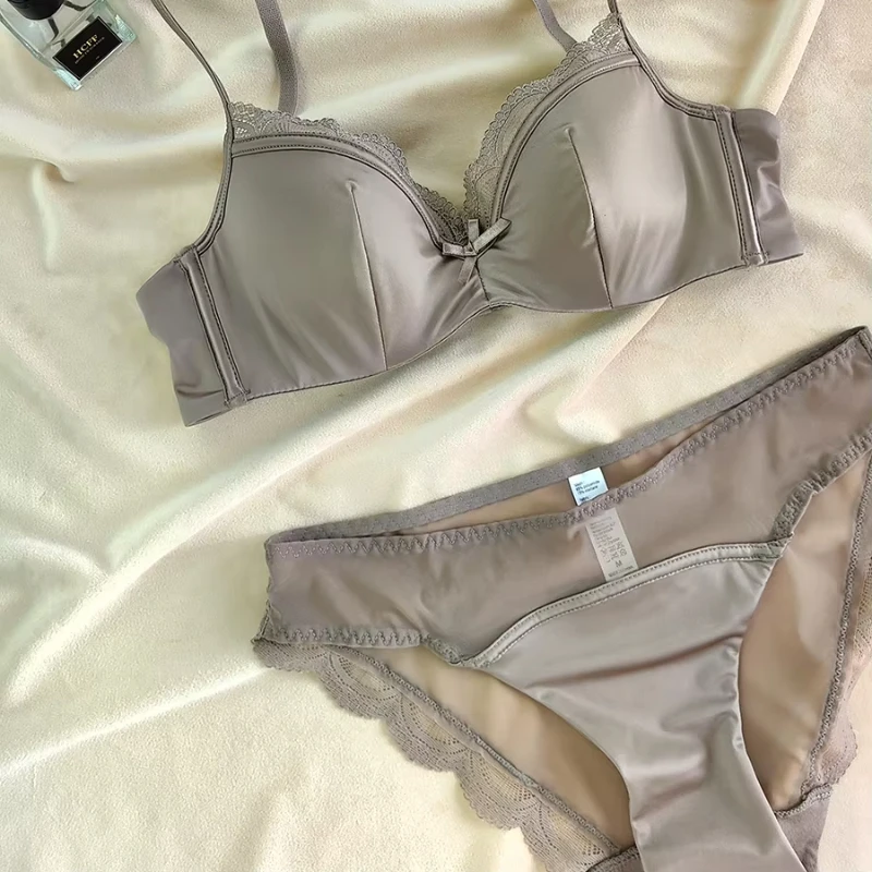

2 Pieces Sexy Thin Cup Lingerie Set French Lace Push Up Bra Women Wireless Underwear High Quality Comfort Brassiere Panties Set