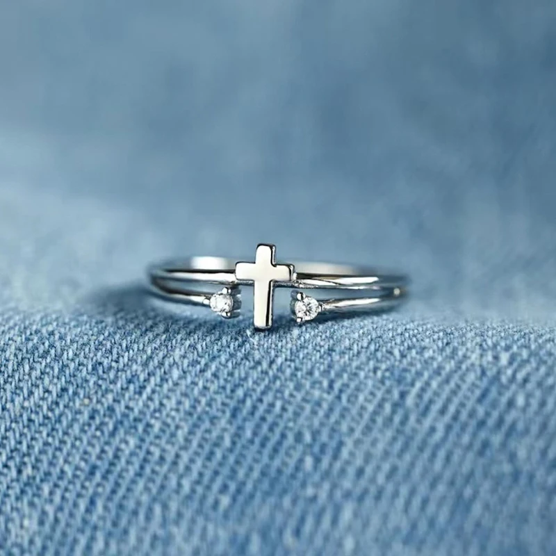 Huitan Chic Dainty Silver Color Cross Ring Kobieca modna biżuteria na palce z jasnymi cyrkoniami Akcesoria do codziennego noszenia — zdjęcie 4