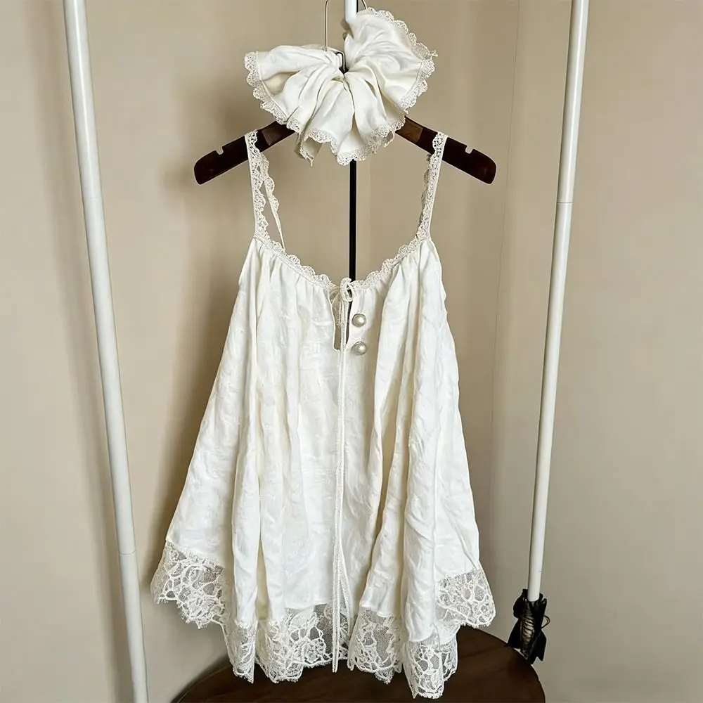 

Ночная сорочка-комбинация в французском стиле с кружевной отделкой, свободного кроя, на бретельках, с бантом, для дома