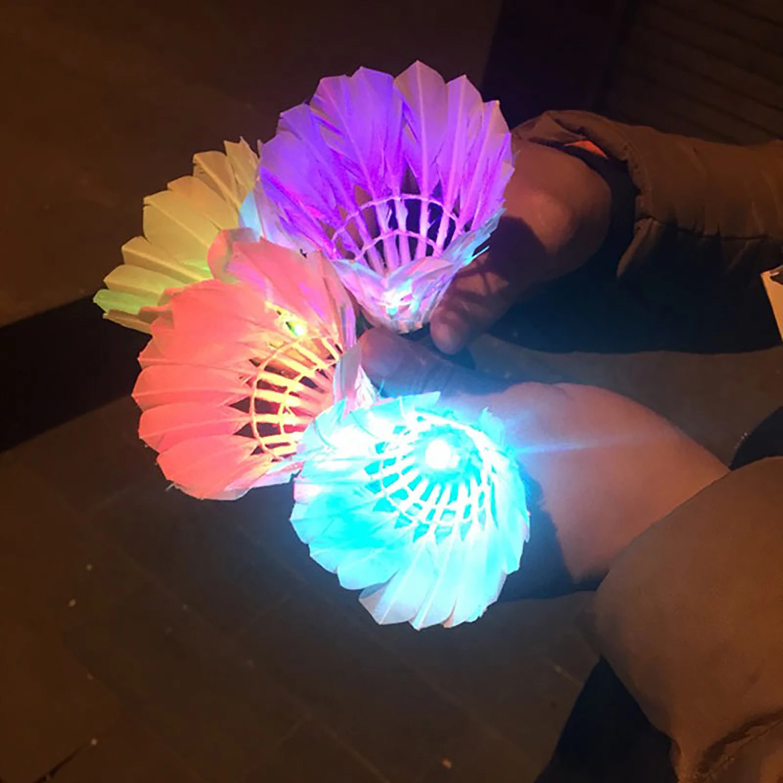 Volantes LED con luz colorida Diseño práctico Diversión sin fin por la noche Volantes adecuados para actividades deportivas Parques de juegos