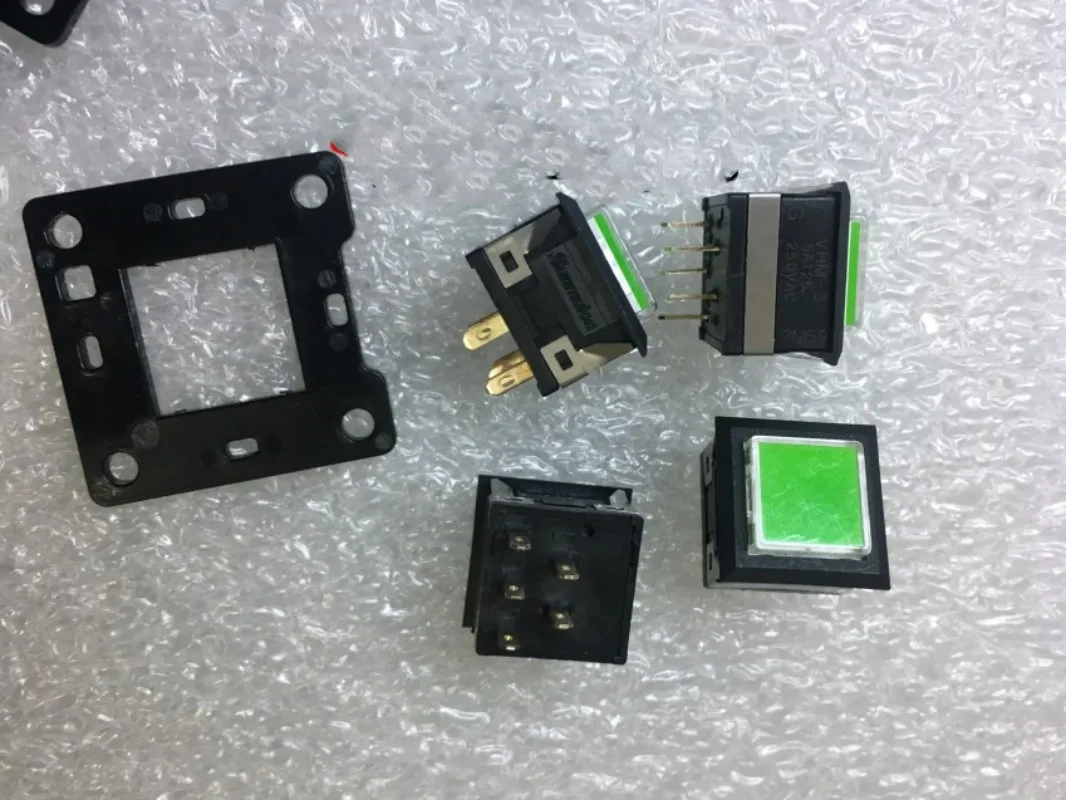 

Квадратный зеленый светодиодный кнопочный переключатель самосброса 5 А 250 В