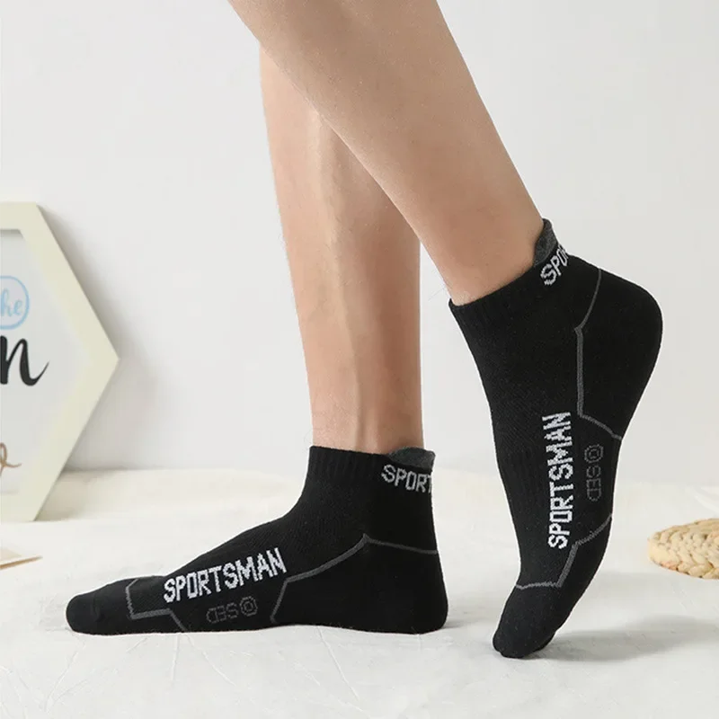 High-performance Basketball and Football Men's Socks with Spring and Autumn Sports Boat Design