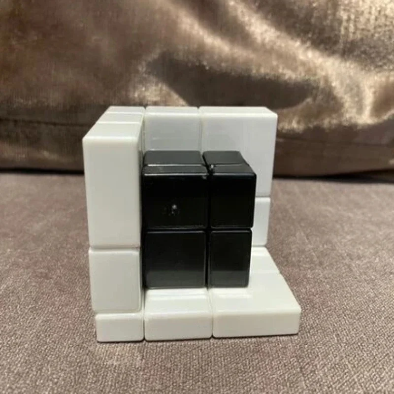 Cubo de quebra-cabeça 3x3 de Jesus, espelho cinza ilusão dentro (corpo preto, rótulo prata-ouro), pequena caixa transparente, cubo mágico fundido revestido