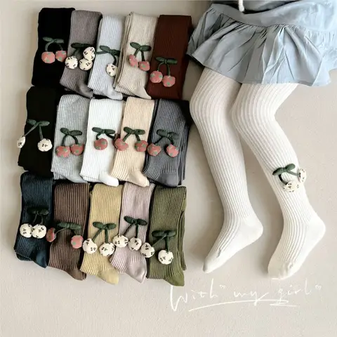 봄, 가을에는 여아 레깅스를 밖에서 입고, 새로운 캔디 컬러의 모리 점프수트에 귀여운 아동용 레깅스를 입는다.