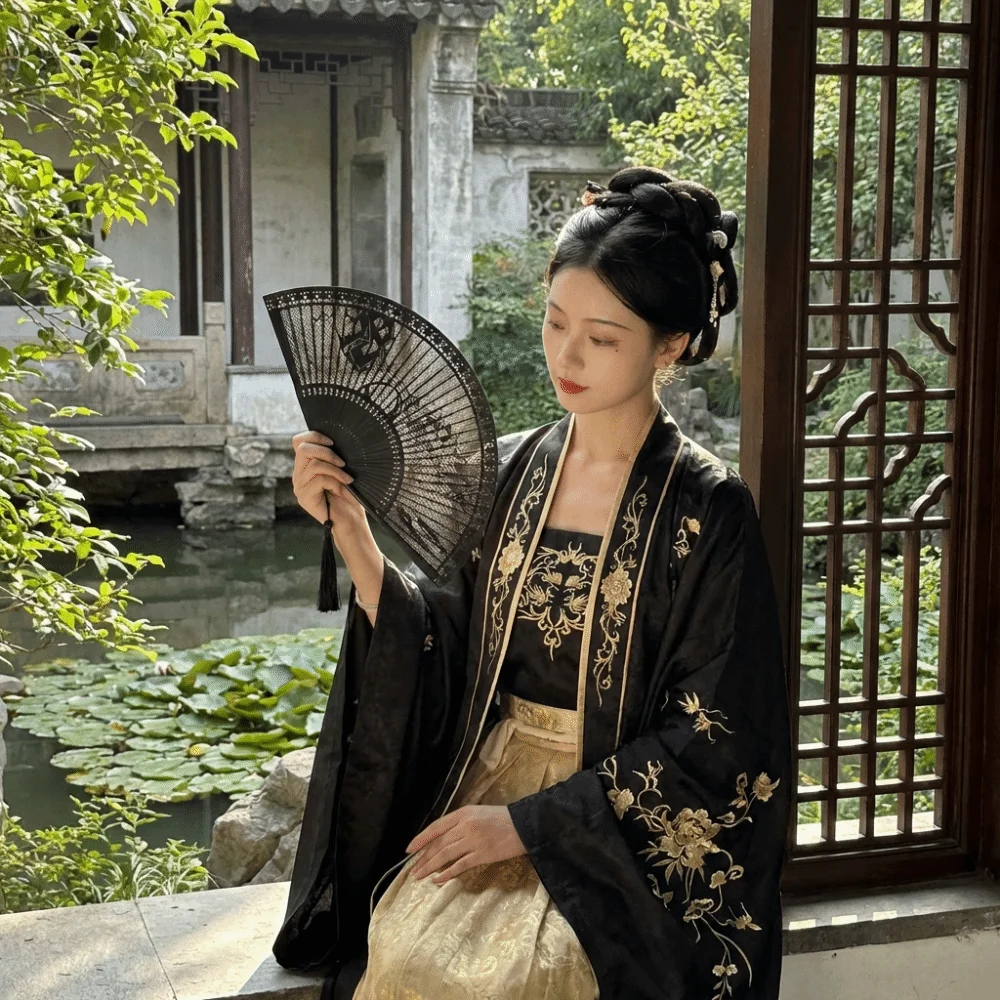 Exquisite Portable Hollowed-Out Folding Fan Vintage with Tassel Handheld Fan Classical Decorative Dance Fan Cheongsam Matching