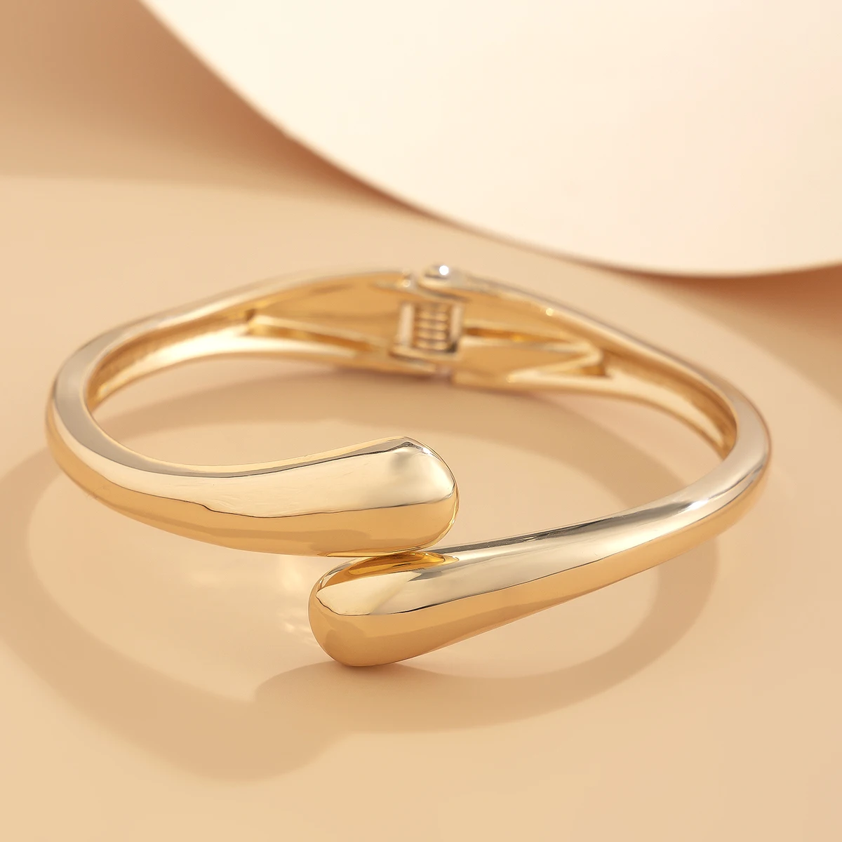 

IngeSight.Z New Trendy Smooth Metal Water Drop Shaped Bangles for Women Minimalism Gold Color Opening Spring Bracelets Jewelry